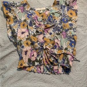 XS women’s floral top. Only worn once.